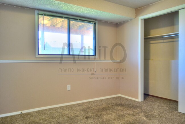 Building Photo - **COMING SOON** Clean & Spacious Spokane Valley Duplex