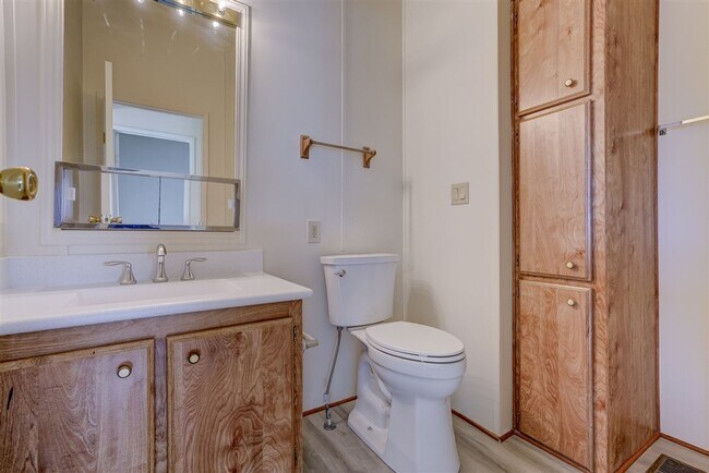 Building Photo - 2 Bedroom, 2 Bath Home Close to Willow Lake in Prescott