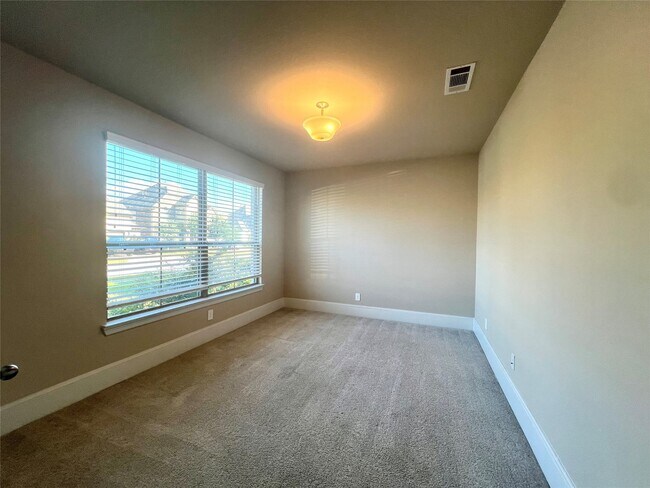 Building Photo - 15815 Sunlit Falls Dr