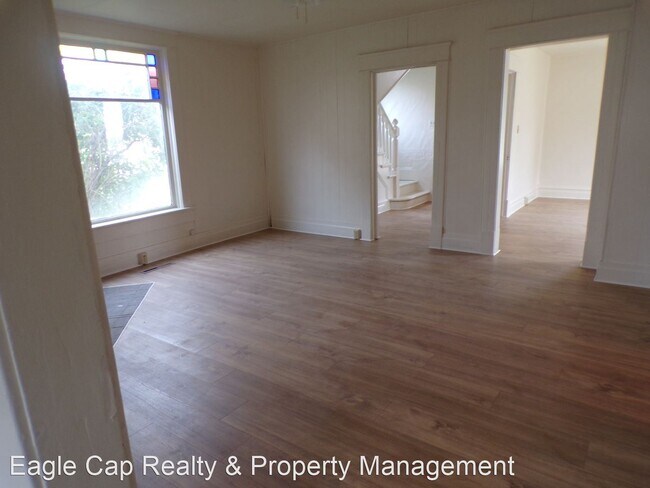 Building Photo - 3 br, 1.5 bath House - 164 E Delta