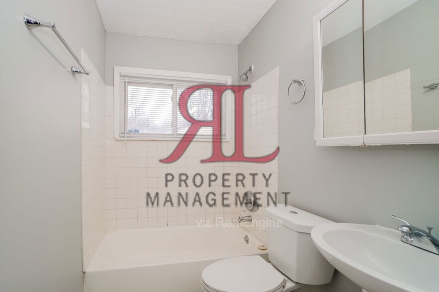 Building Photo - 2262 Century Dr