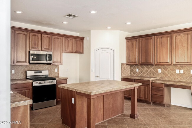 Building Photo - 3712 E Fruitvale Ave