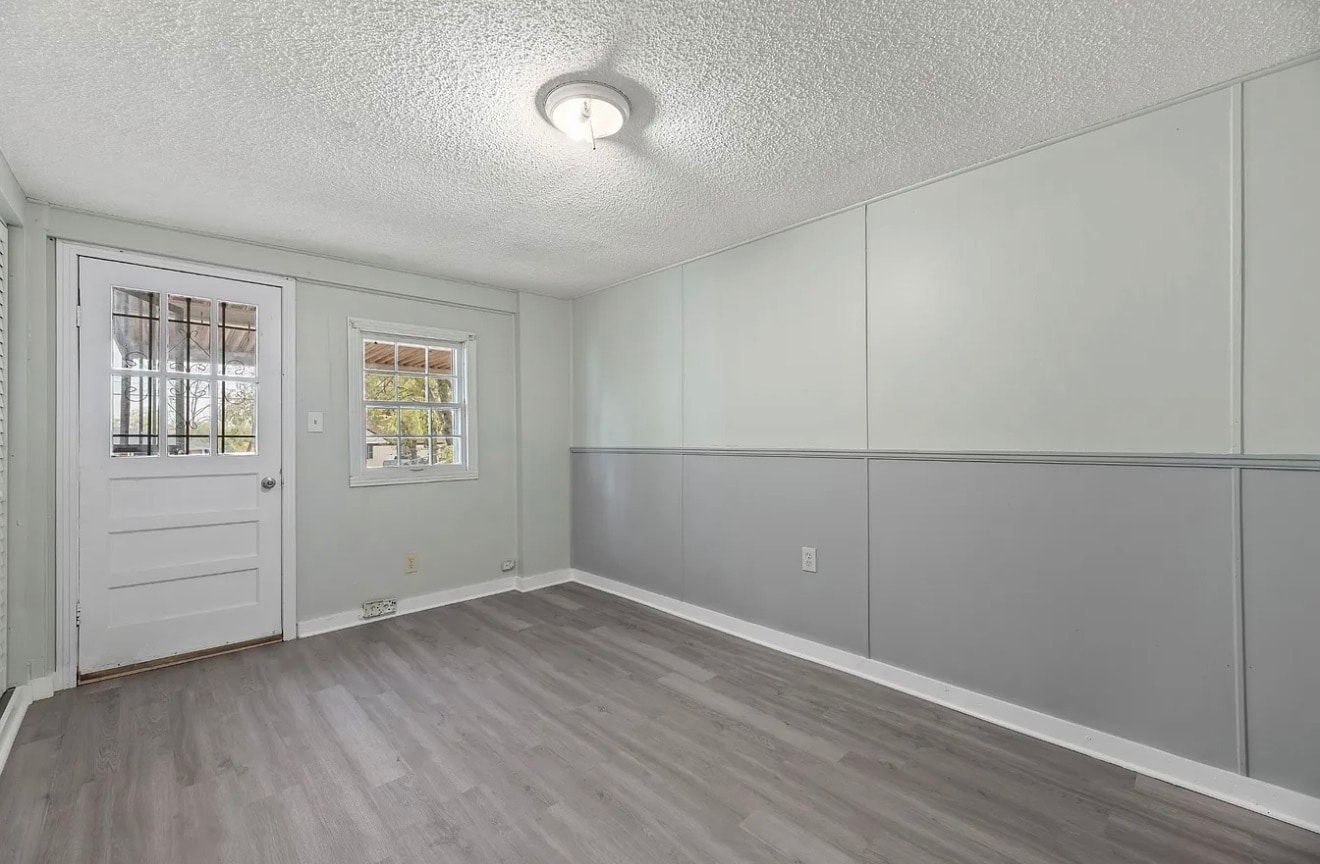 Building Photo - 1829 River Dr