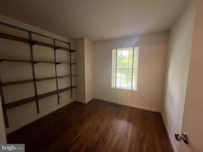 Building Photo - 2080 Golf Course Dr