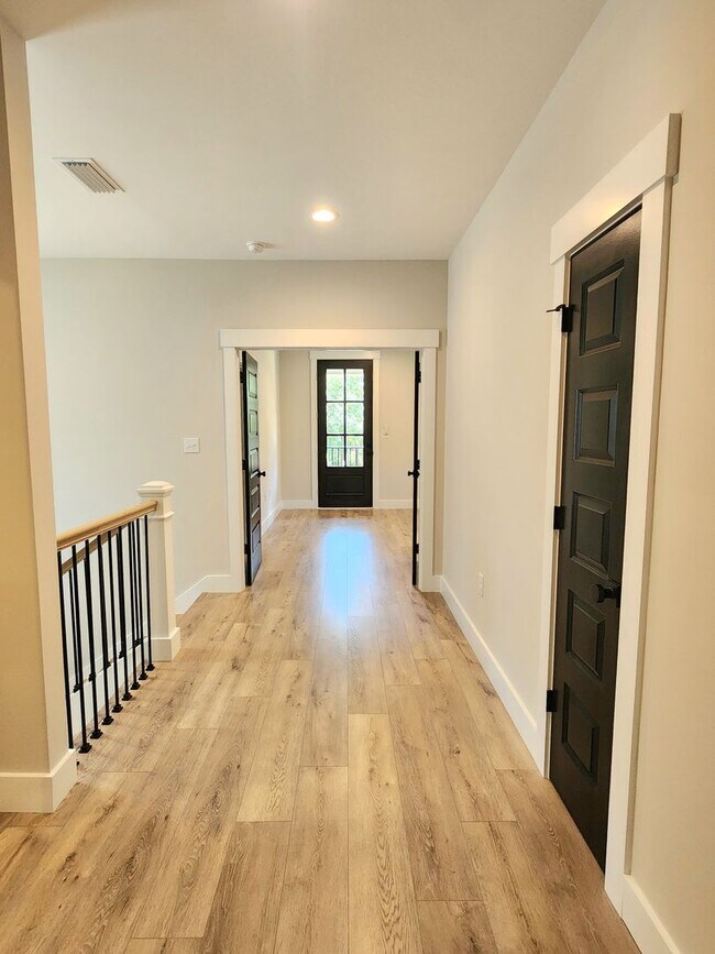 Building Photo - Stunning new executive home in Gulf Shores!