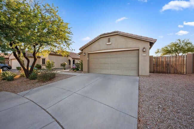 Building Photo - Move in ready 3 bedroom plus a den!