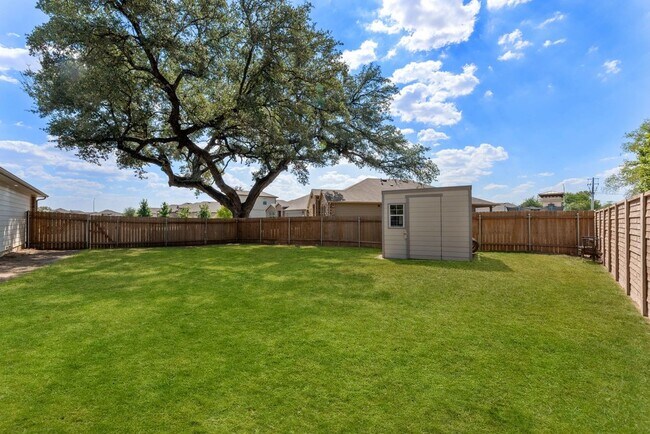 Building Photo - 829 Margay Lp