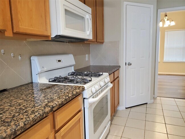 Building Photo - 14238 Englewood Park Ln