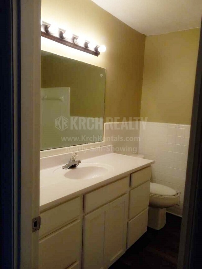 Building Photo - Lovely 3 bedroom, 2 bathroom home!