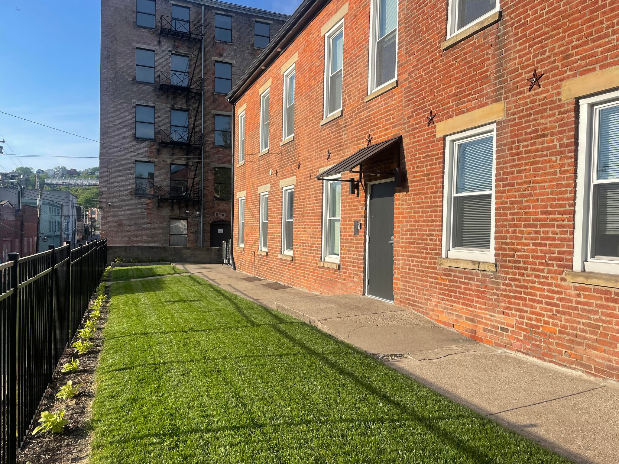 Beautiful Front Yard - 216 Findlay St