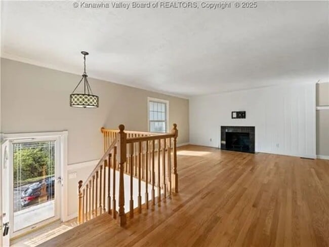 Building Photo - 3 bed 2.5 bath single family home