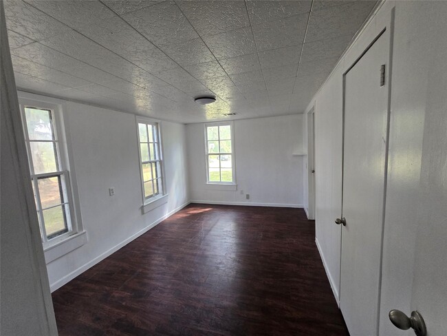 Building Photo - 2266 Young Rd