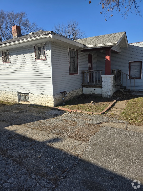 Building Photo - 5926 Prospect Ave