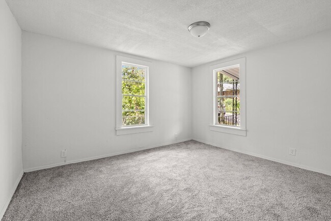 Building Photo - Charming 2 Bedroom, 2 Bathroom house