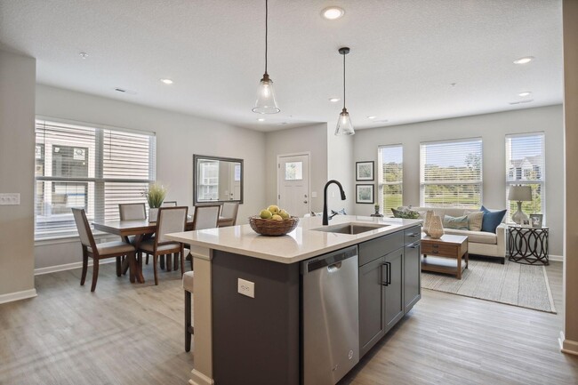 Building Photo - 14536 Twin Lakes Cir