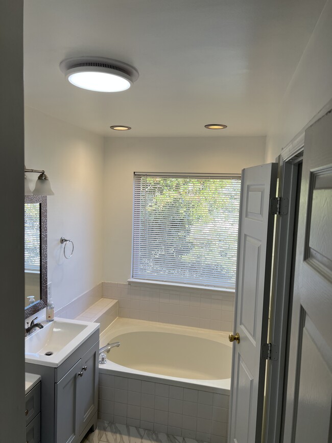 Building Photo - 6413 McCoy Rd