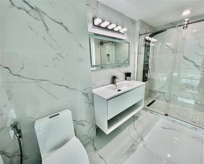 Building Photo - 300 S Biscayne Blvd