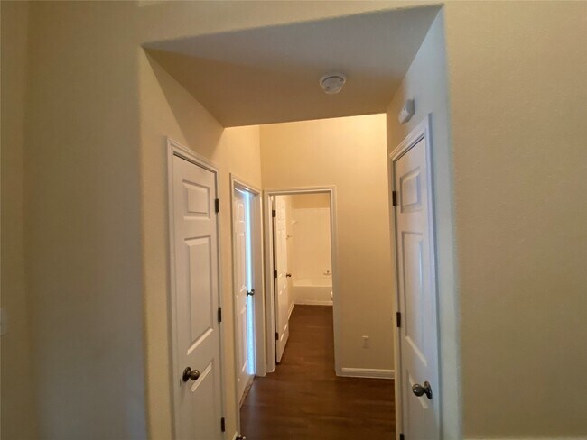 Building Photo - 1002 Mesquite Hollow Pl