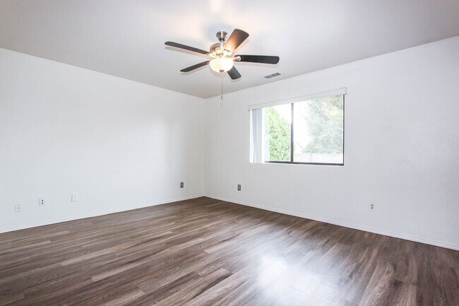 Building Photo - Four Bedroom in Prescott Valley