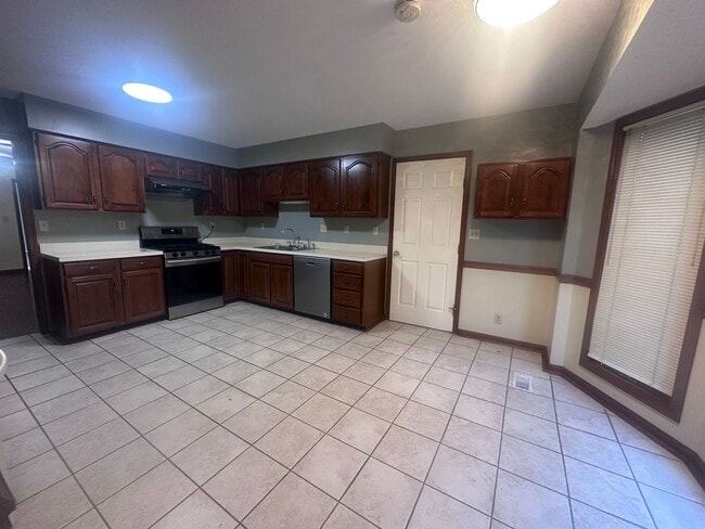 Building Photo - 1002 Juniper Springs Dr