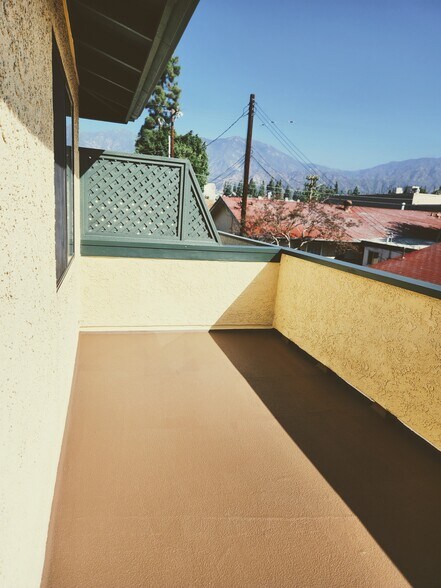 Balcony - 131 Montana St