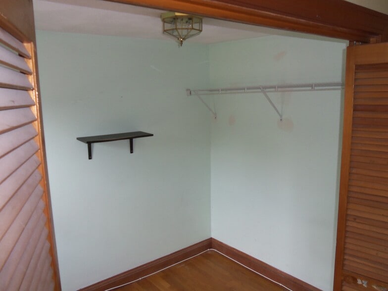 Building Photo - 10 Saint Martin St