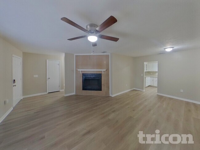 Building Photo - 2218 Village Ct