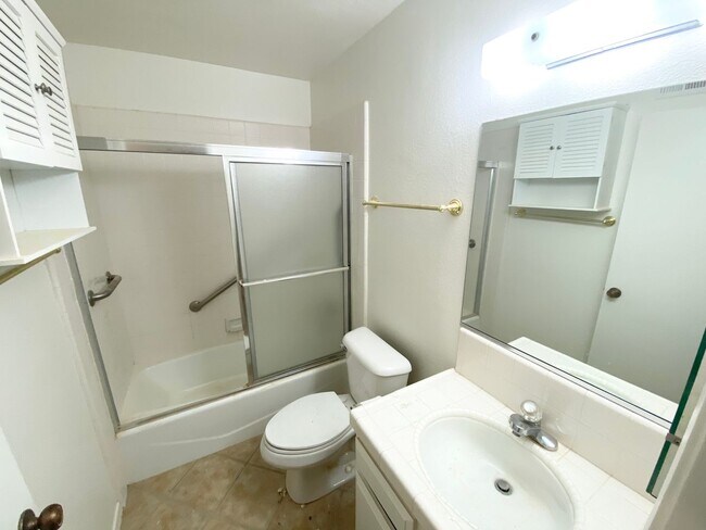 Building Photo - 6009 E La Paz Cir