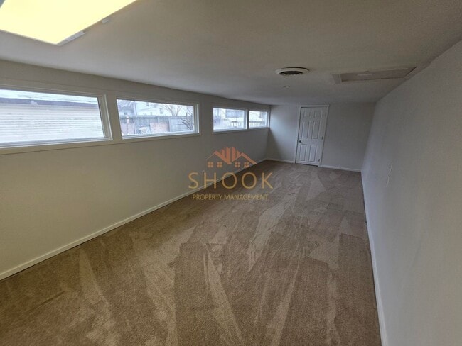 Building Photo - CENTRALLY LOCATED COZY 3 BR HOME