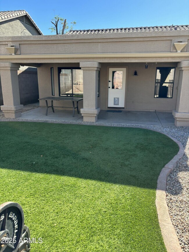 Building Photo - 1302 W Honeysuckle Ln