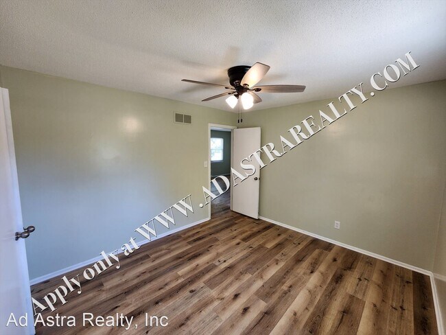 Building Photo - 2 br, 1.5 bath House - 3014 N 155th Ter.,