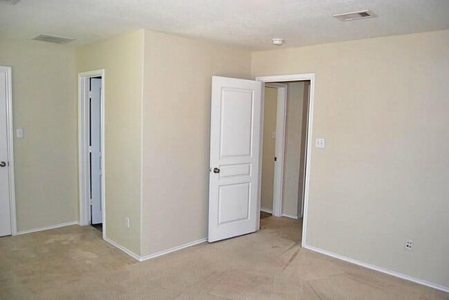 Building Photo - 16806 Mammoth Springs Dr