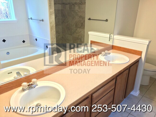 Building Photo - Beautiful 4 Bedroom Home in South Hill!