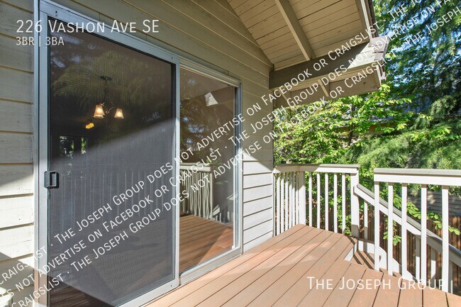 Building Photo - 226 Vashon Ave SE