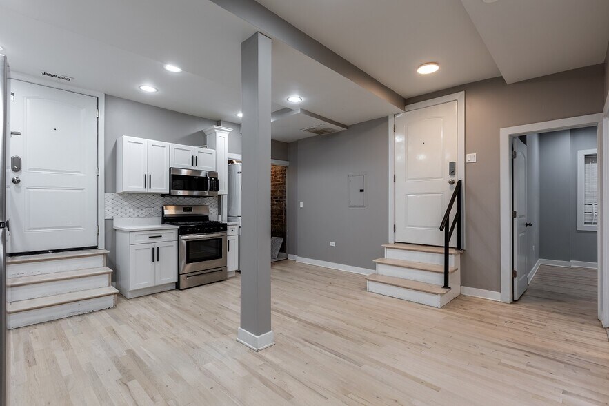 Building Photo - 1430 N Maplewood Ave