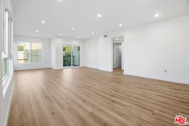 Building Photo - 1820 Prosser Ave