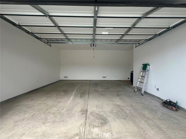 Building Photo - 204 N Willow Ave