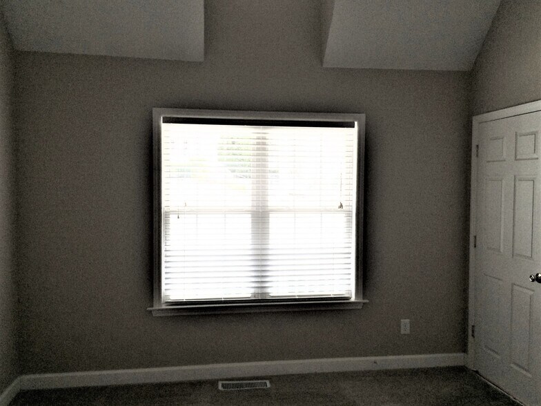 Building Photo - 5420 Springhouse Farm Rd