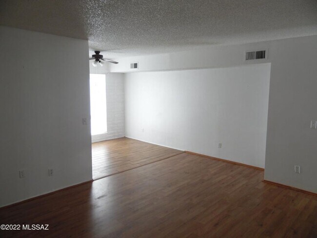 Building Photo - 8450 E Old Spanish Trail