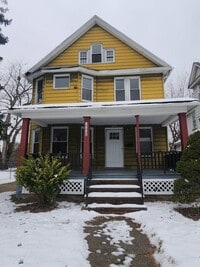 Building Photo - Charming 3-Bedroom Property in Prime Location (Section 8 Vouchers Accepted)