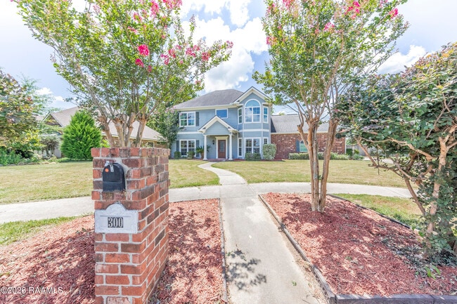 Building Photo - 300 Oak Hollow Dr