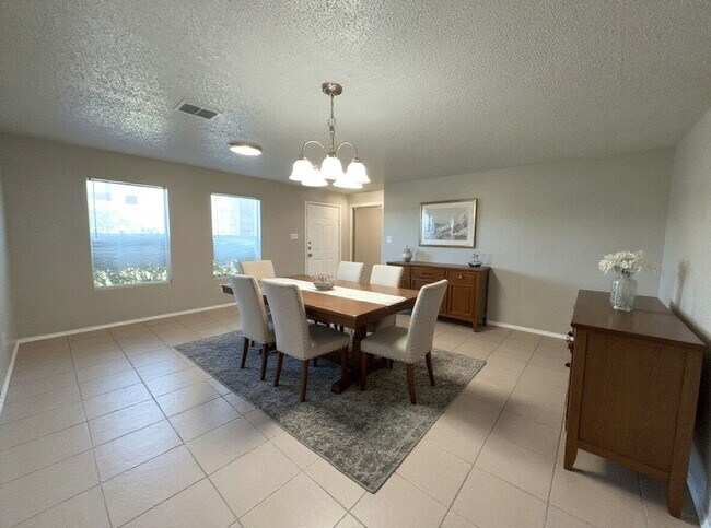 Building Photo - Spacious 4-Bedroom Home with Fireplace & Large Backyard in SW Fort Worth