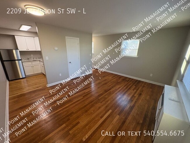 Building Photo - 2209 Jefferson St SW