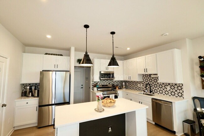 Building Photo - 2445 Ownby Ln