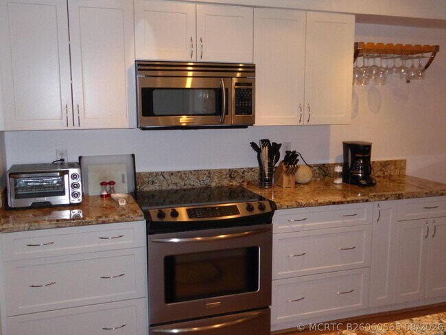 Building Photo - 450 Egret Cir
