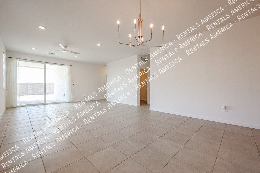 Building Photo - 3380 N Camden Dr