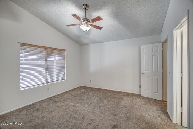 Building Photo - 815 E Calle Del Norte