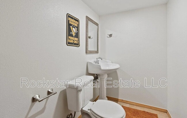 Building Photo - 607 W Persimmon Ln
