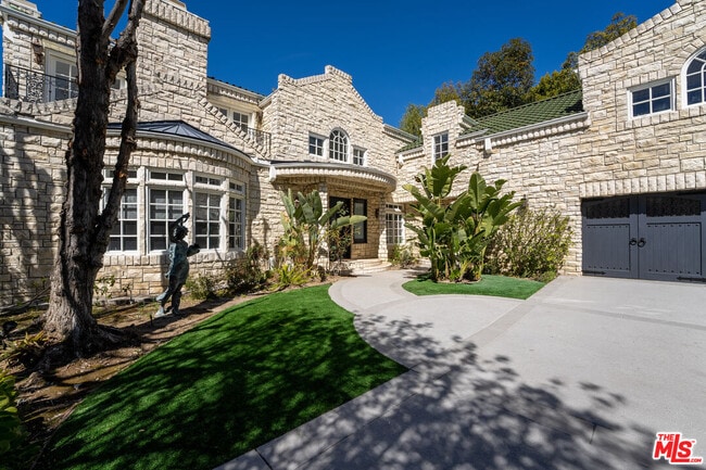Building Photo - 2387 Stratford Cir