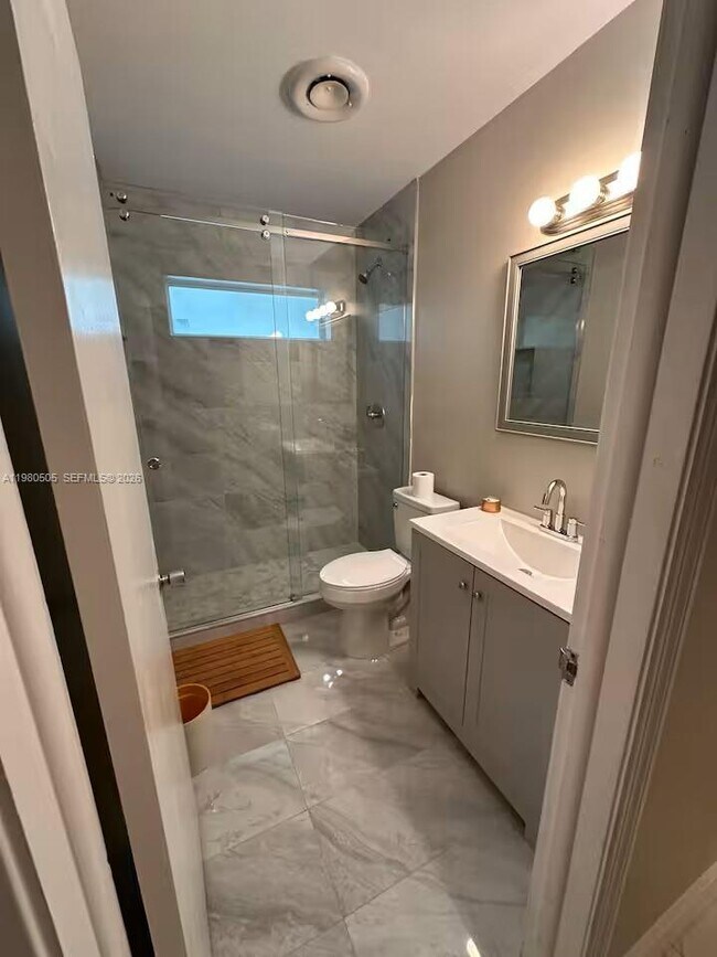 Building Photo - 1120 NE 24th Ave